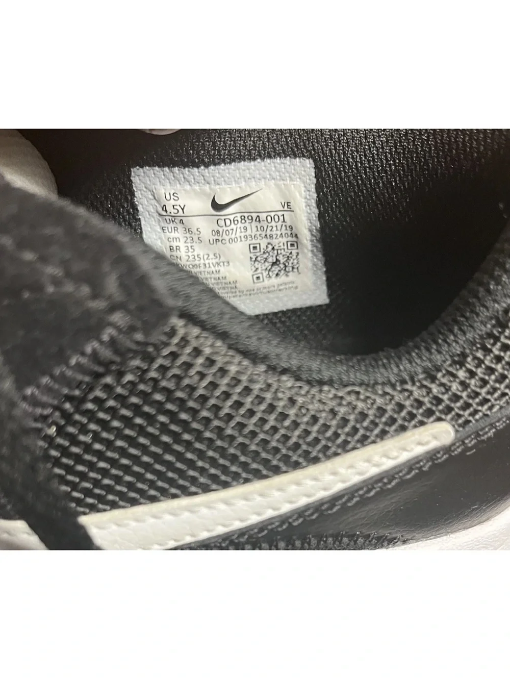 Nike Men’s Black and White Athletic Sneakers
